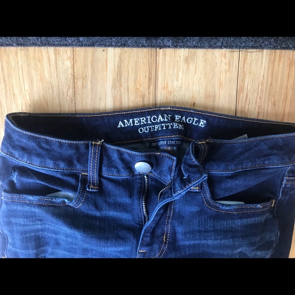 Dark wash American Eagle Ripped Jeans - Picture 3 of 4